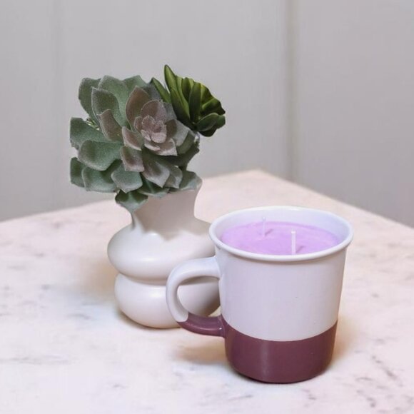 Handmade Purple and White Candle in a "Choose Happy" Mug in light Lavender Scent - Picture 5 of 6
